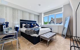 Stylish 2 Bedroom Apartment - Wembley Park